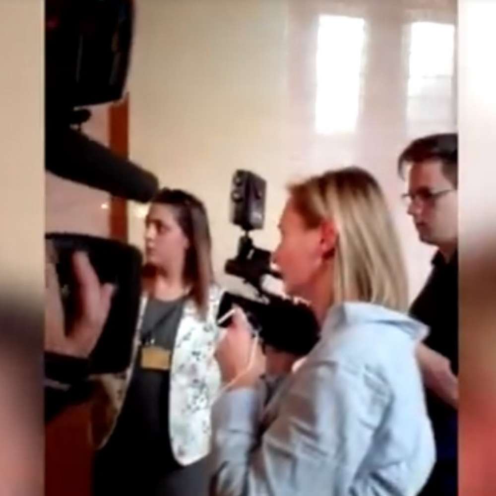 Lek.rvaanyázta a Pesti Srácok operatőre a Jobbik képviselőjét - Videó