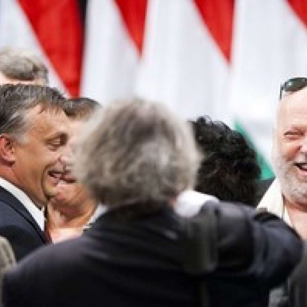 Európai politikusoknak sokkal kevesebbért menniük kellett a héten, mint Orbánnak