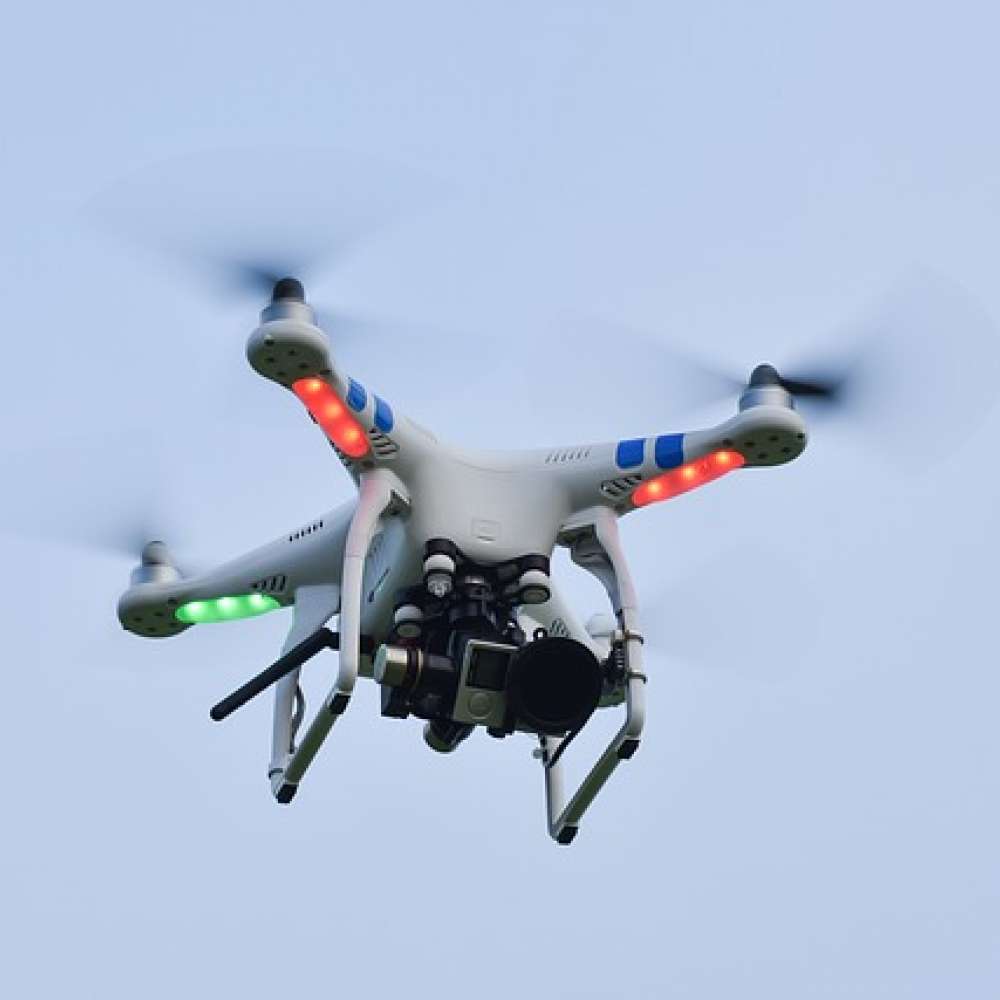 Képtelen „megrendszabályozni” a civil drónokat a Fidesz