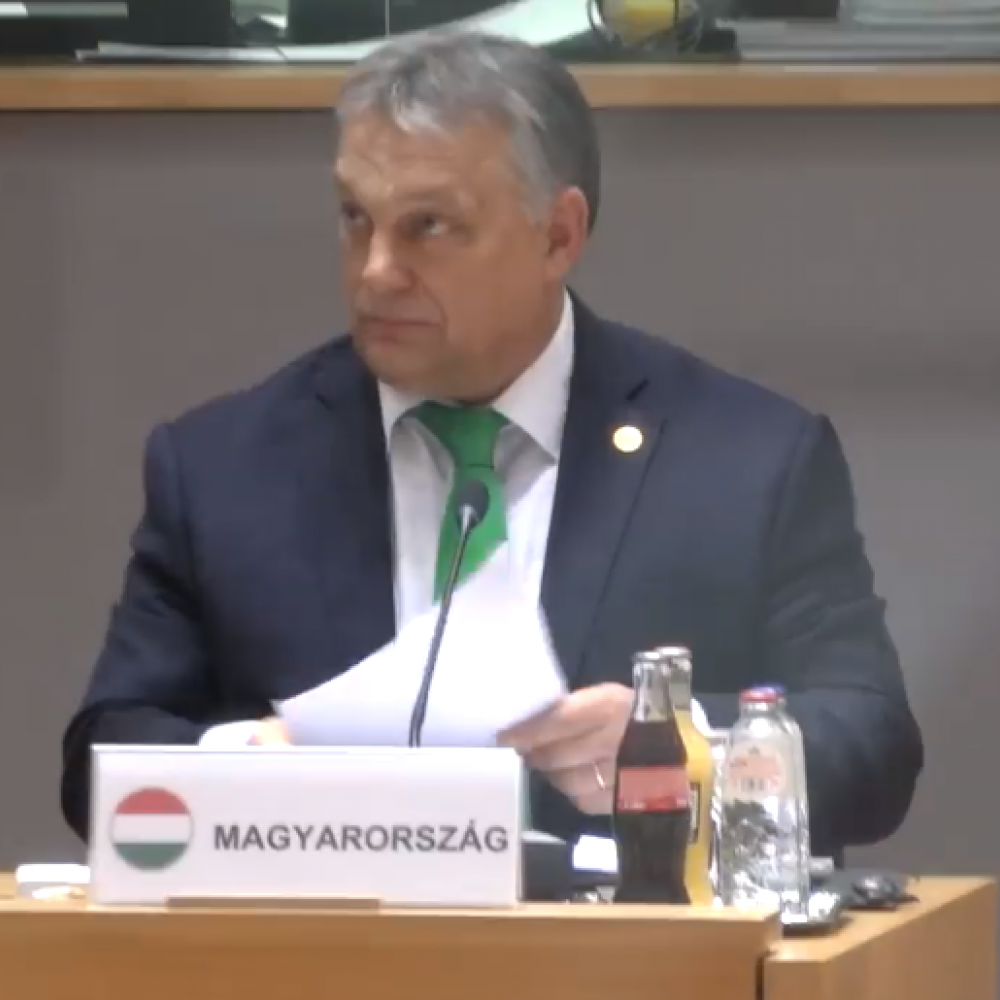A "keményen harcoló" Orbán tegnap kézitusát vívott 
