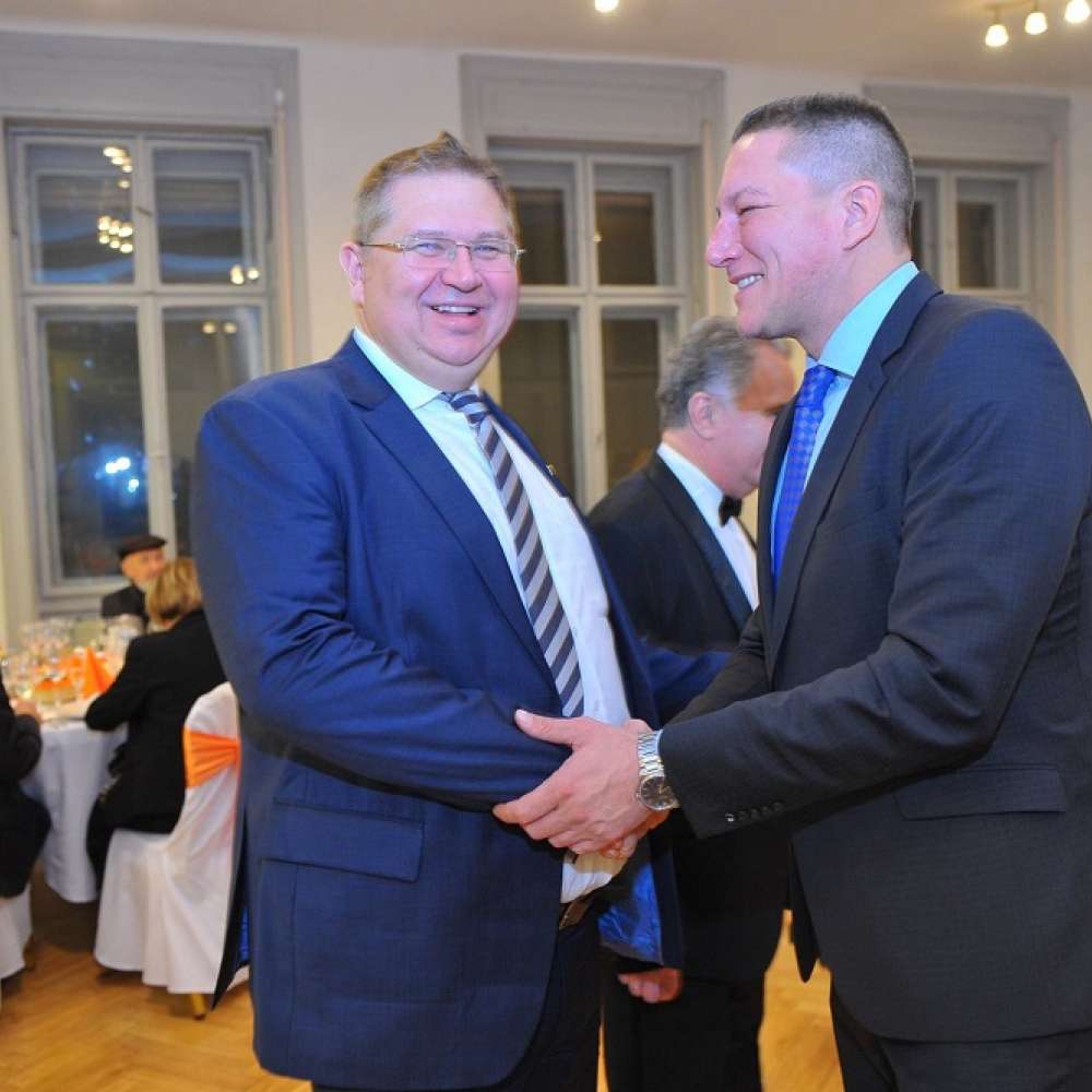 Orbán Ráhel fideszes ügyvédje tojással akarja megvenni a szavazókat? 