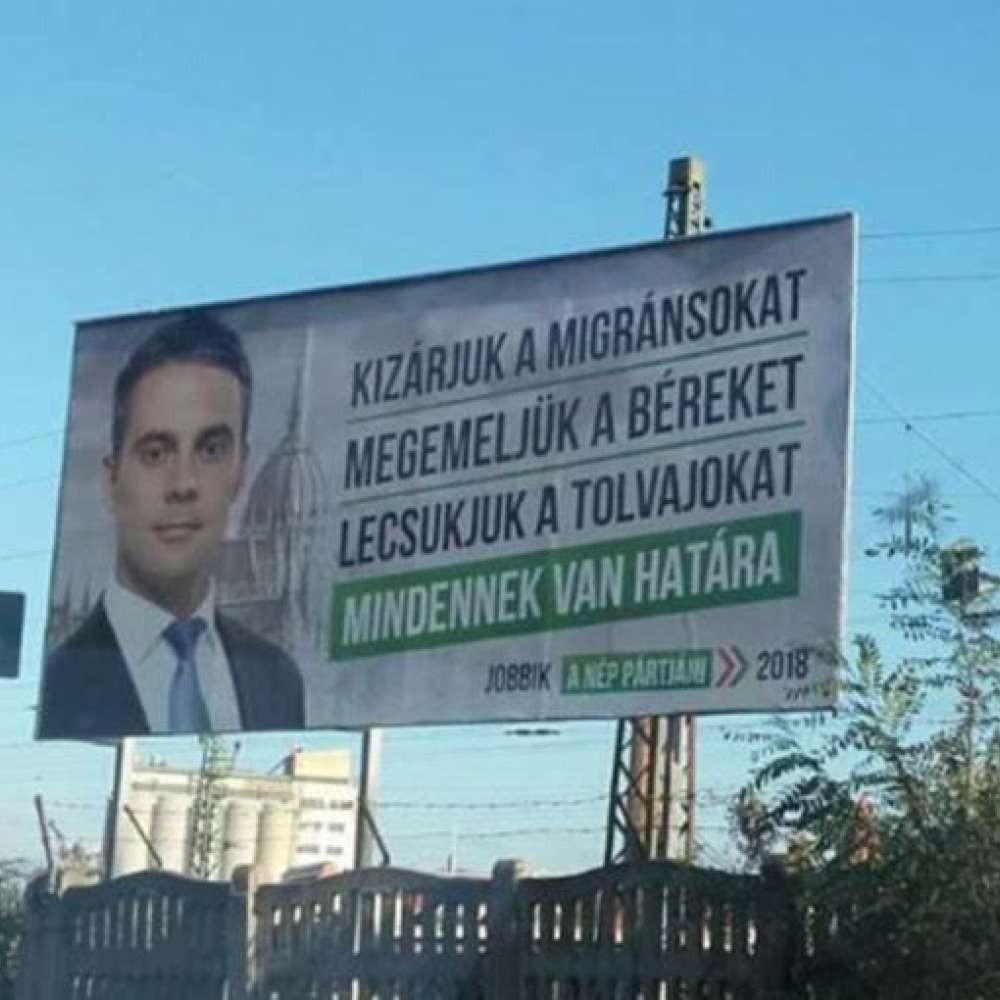 Pofon a Fidesznek: Kijátszotta a Jobbik a plakáttörvényt